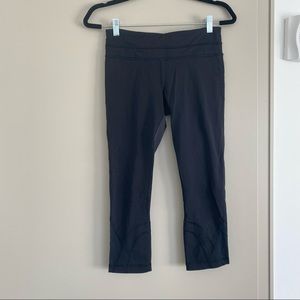 Black Lululemon Capri leggings